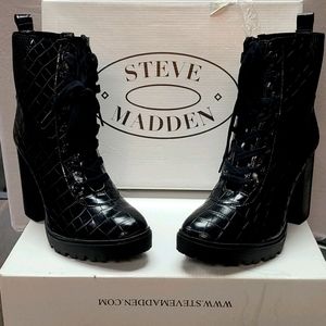 Steve Madden Women's LATCH Boot

Croc SZ 8